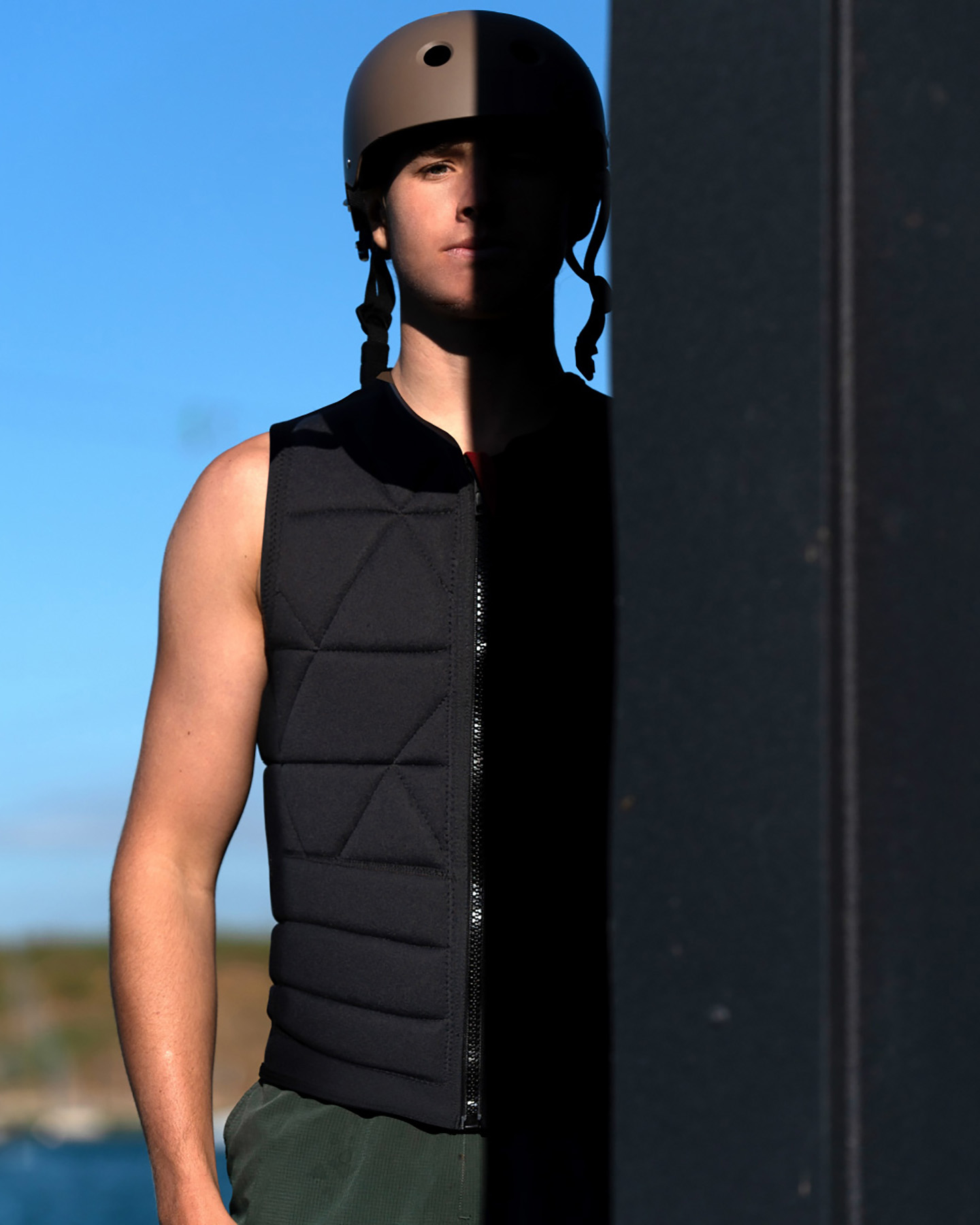 Follow Love Nor Money Men's Impact Vest Black