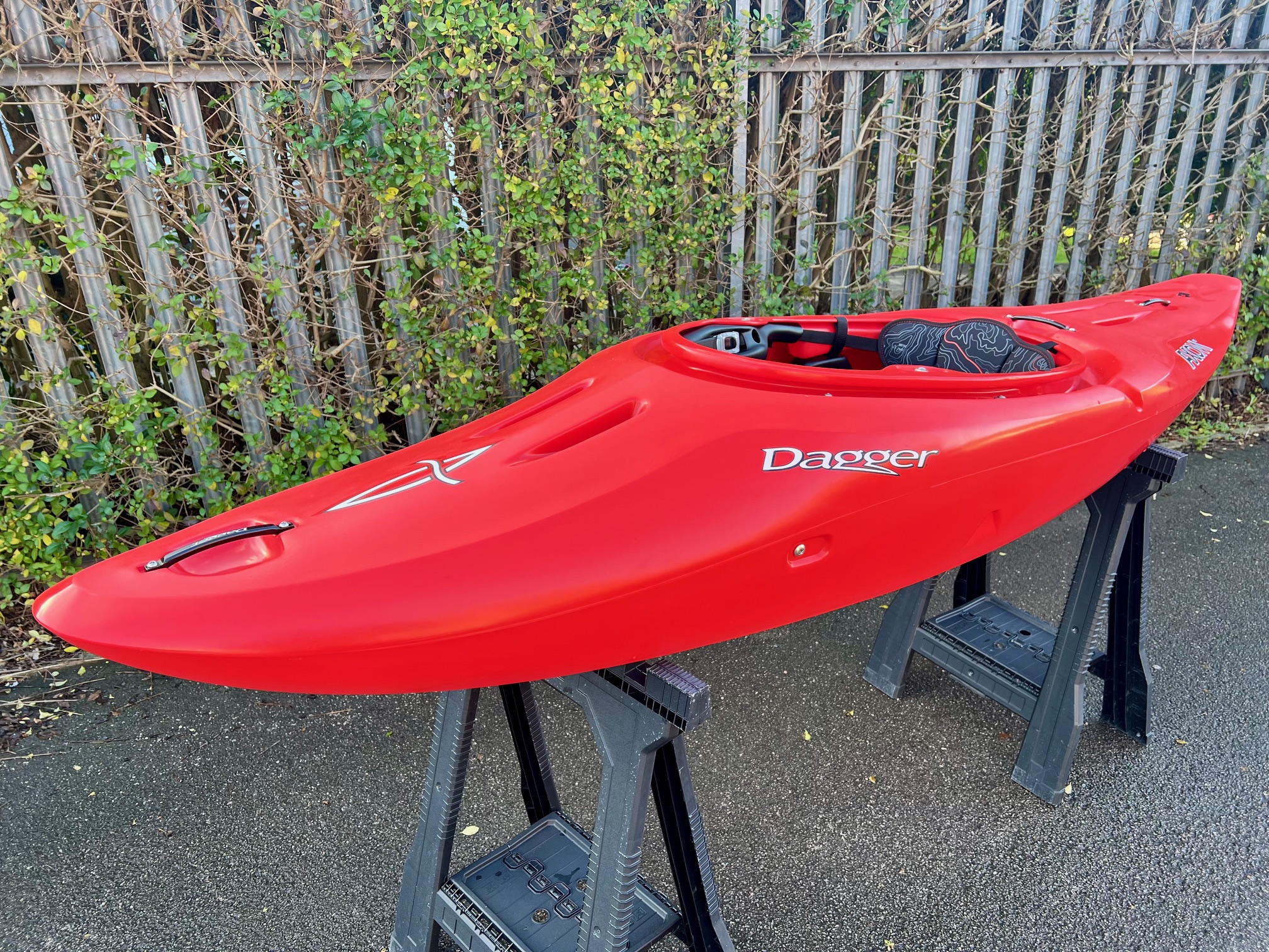 Dagger Axiom Action Kayak 8.5 Red | Factory Blemish