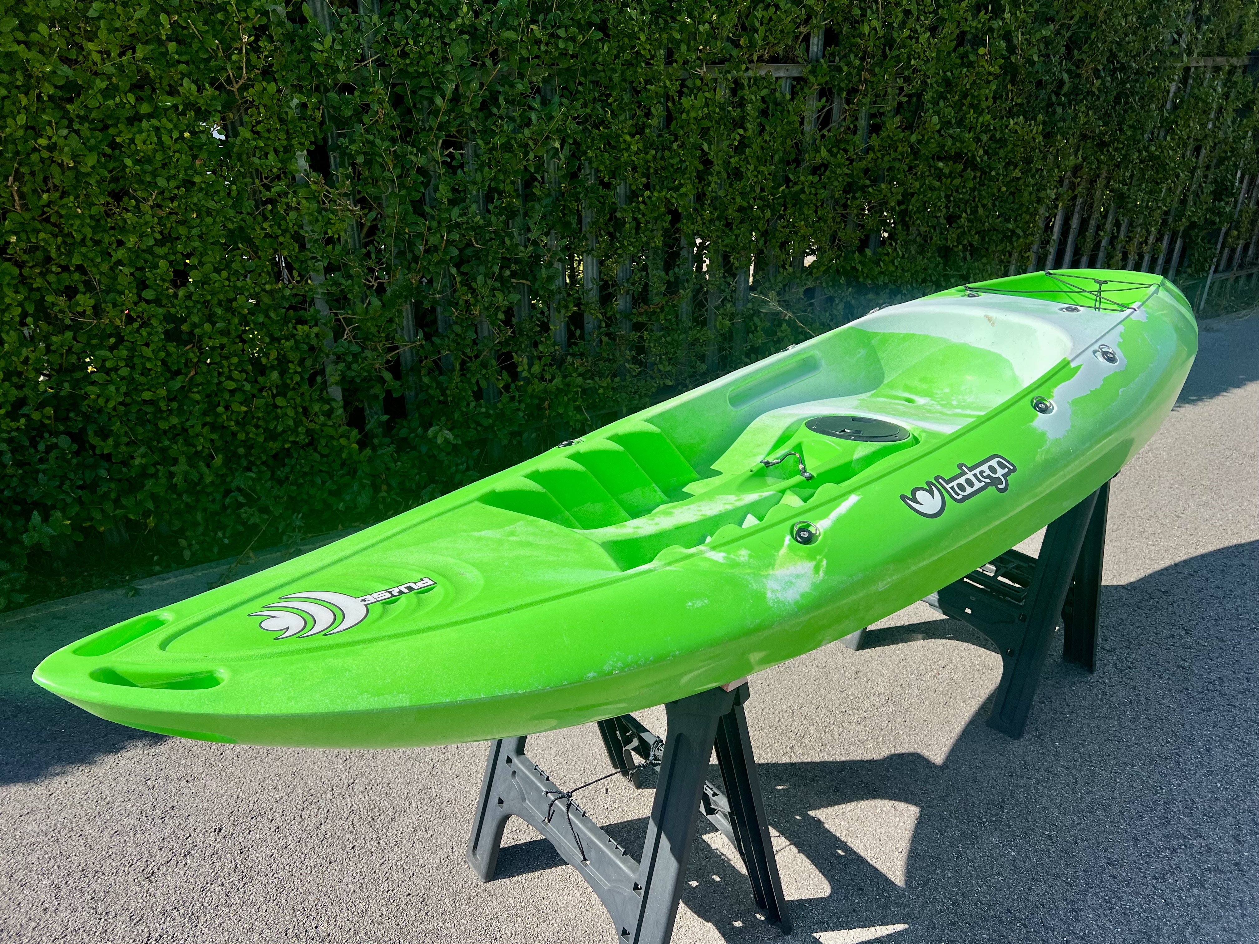 Preowned Tootega Pulse 95 Sit On Top Kayak Aurora