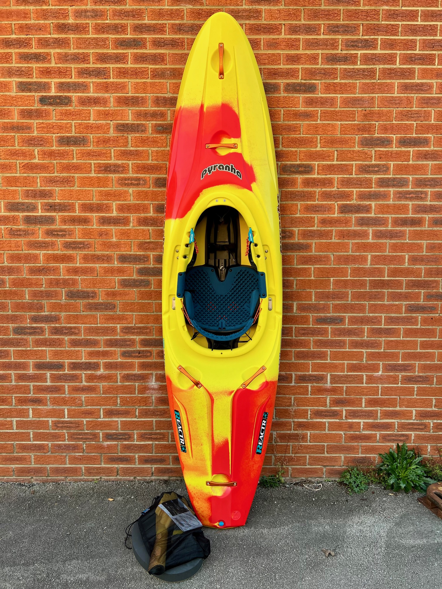 Pyranha ReactR Elite Kayak Medium Lava Blast | Factory Blemish